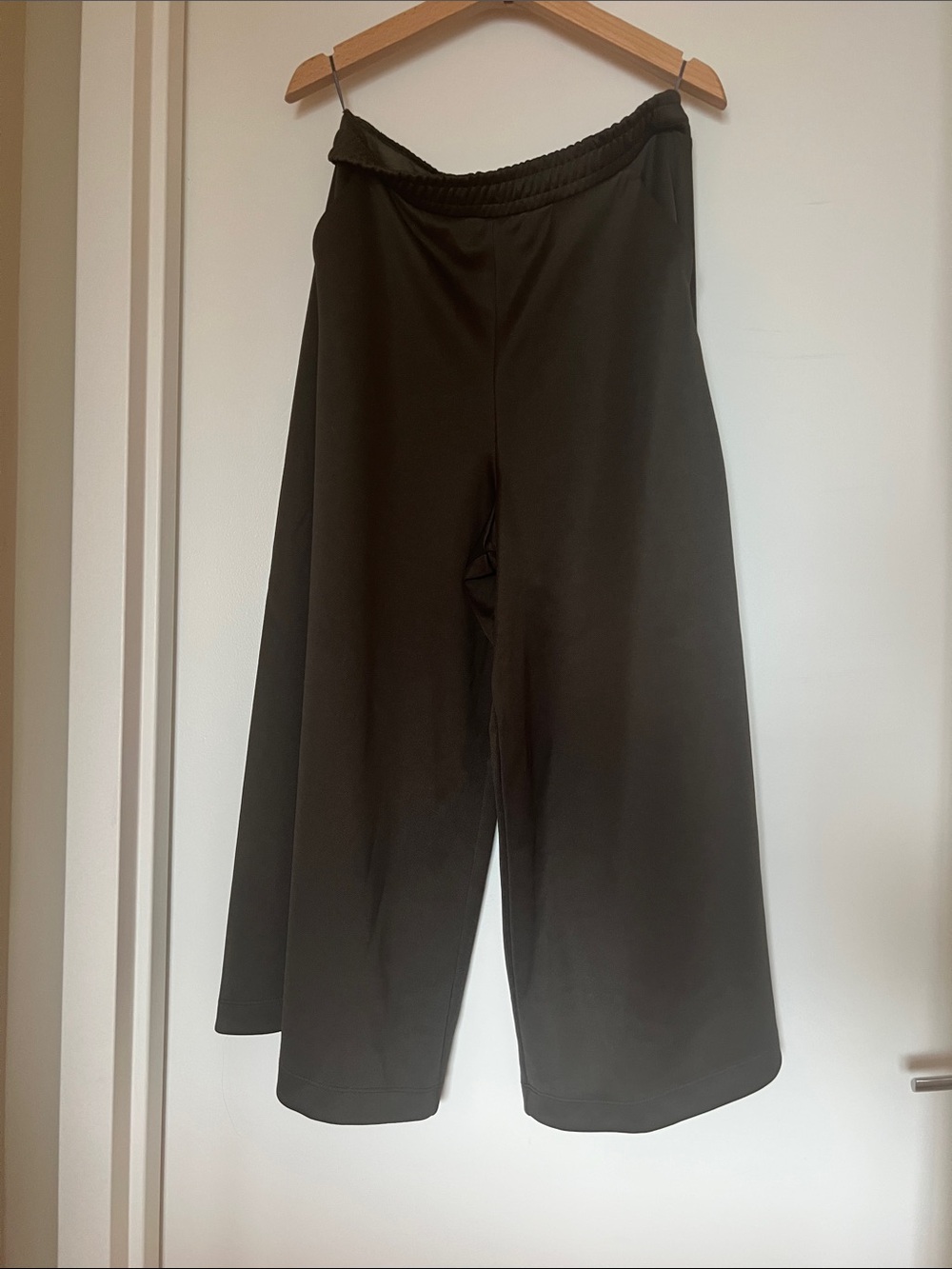 MaxMara Wide-Leg Cropped Pants in Olive